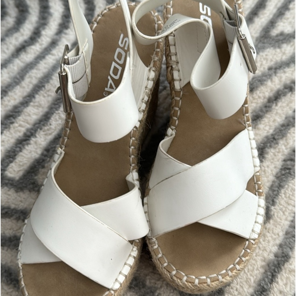 Sandles Wedge heal sz 7.5